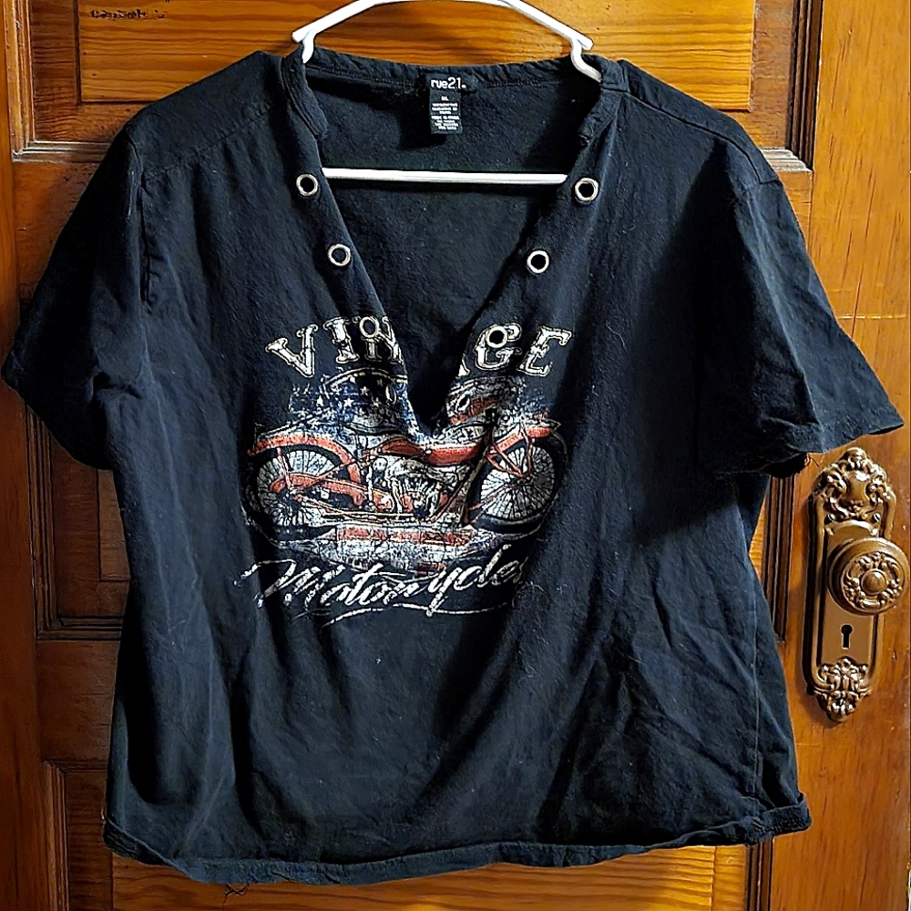 Vintage Design Rue 21 Crop Tee